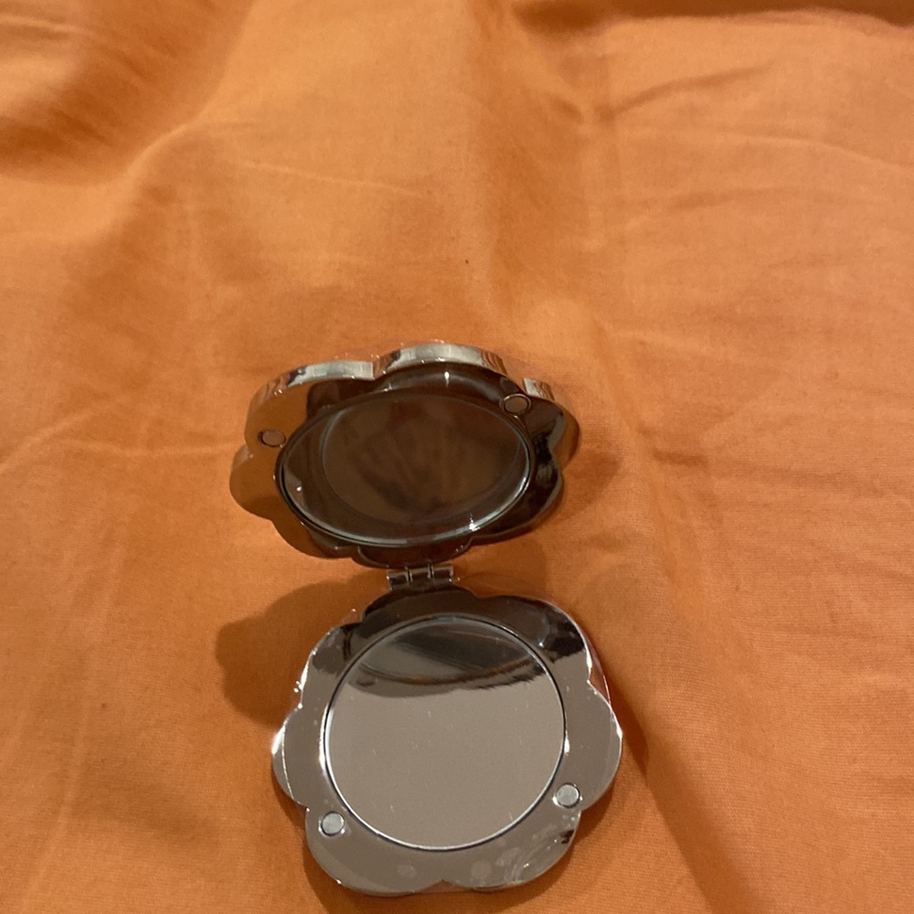 NWOT Nordstrom compact mirror - Picture 4 of 5
